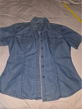 VTG Riders Denim Shirt Women’s Blue Pockets  Button Down short Sleeve - small